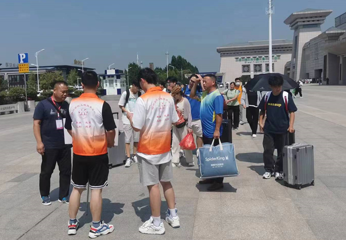 迎新接站1_副本.jpg 迎新接站1_副本.jpg